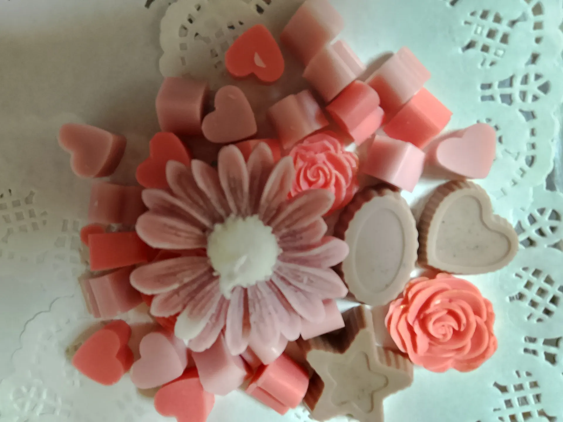 25 pieces of scented handmade candle melts